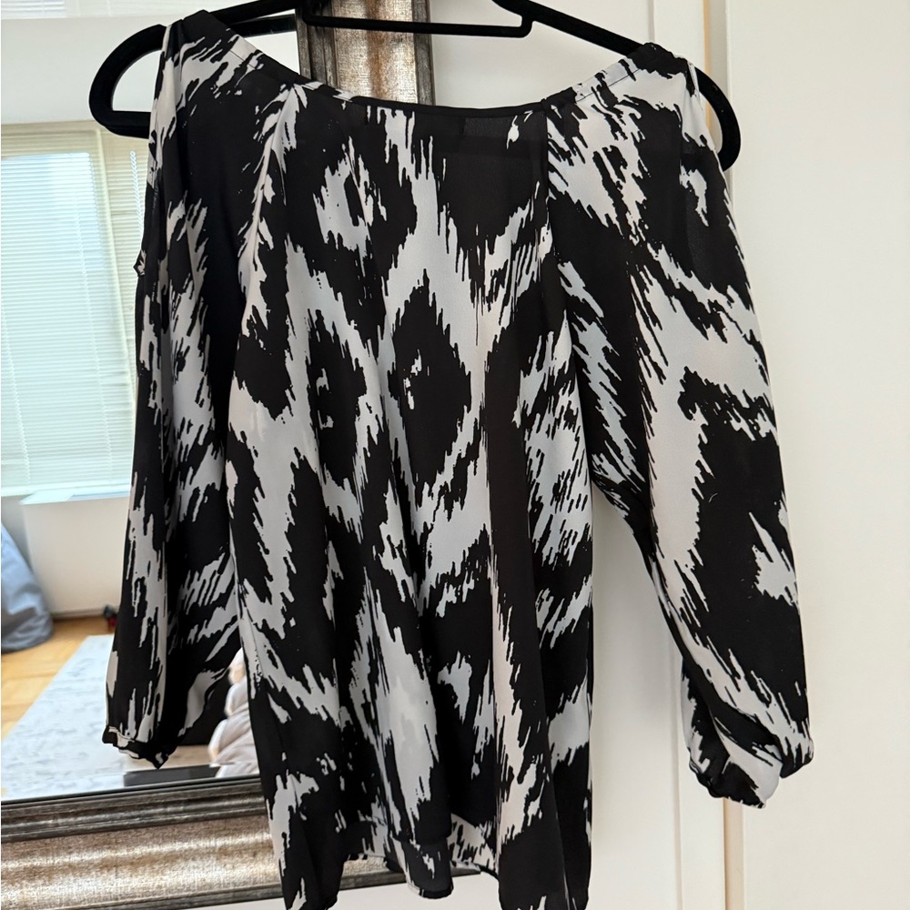 Black and White Patterned Women's Top